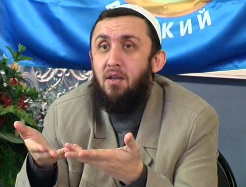 Богослов Курман Исмайлов читает лекцию. Фото: ТВК "Исламский мир".
