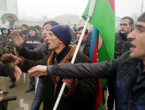 Азербайджан, 1 марта 2012 г. Противостояние на улицах Губы. Неподалеку от участка полиции. Фото Фаика Меджида для "Кавказского узла"