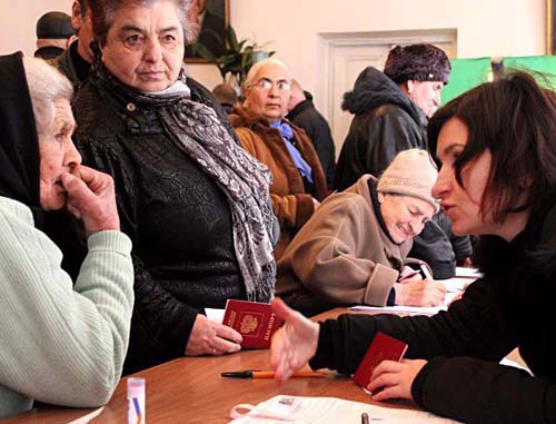 На одном из избирательных участков. Сухум, Абхазия. 4 марта 2012 г. Фото Анжелы Кучуберия для "Кавказского узла"