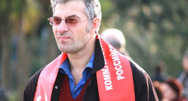 Сергей Басманов на пикете в городе Сочи, 22
января 2011 года. Фото Семена Симонова для "Кавказского узла"