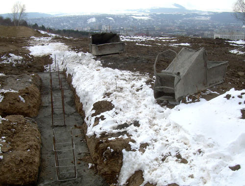 Строительные работы на Западном склоне Машука. Ставропольский край, март 2012 г. Фото Евгения Лазаренко для «Кавказского узла»

