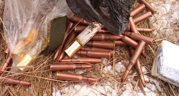 Дагестан, Карабудахкентский район, 13 марта 2012 г. Боеприпасы, обнаруженные на месте спецоперации в лесном массиве вблизи н.п. Губден. Фото: http://www.nak.fsb.ru