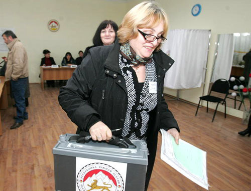 Выборы президента Республики Южная Осетия. Цхинвал, 25 марта 2012 г. Фото: cominf.org