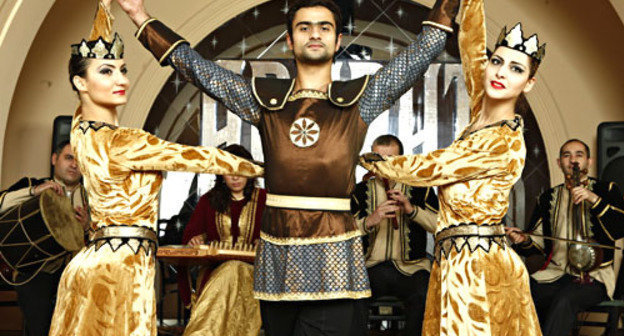 Новый турпродукт ''Армянское национальное шоу'' представлен в Армении. На снимке: в первую часть шоу входят армянские танцы. Фотографии предоставлены компанией ''Фолк-Данс''