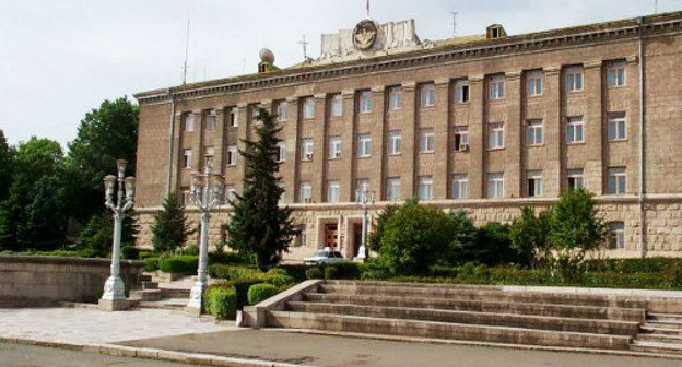 Нагорный Карабах, Степанакерт. Здание резиденции президента НКР. Фото: http://dic.academic.ru