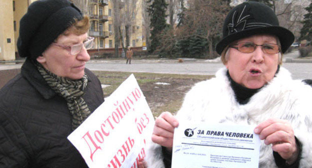 Пикет «Стратегия-31» в защиту 31-й статьи Конституции РФ, гарантирующей право на свободу собраний и митингов, состоялся в Волгограде. 31 марта 2012 г. Фото Вячеслава Ященко для "Кавказского узла"