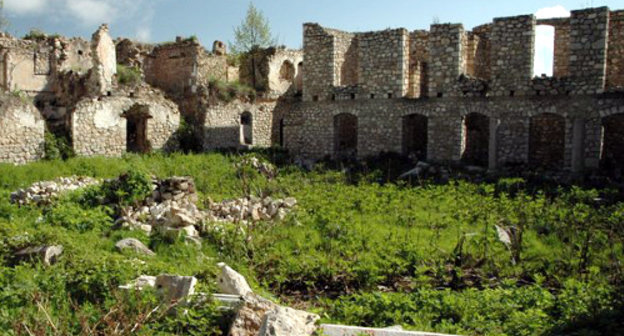 Внутренний двор Нижней мечети в Шуше. Нагорный Карабах, 2011 г. Фото: asketic-travel.livejournal.com