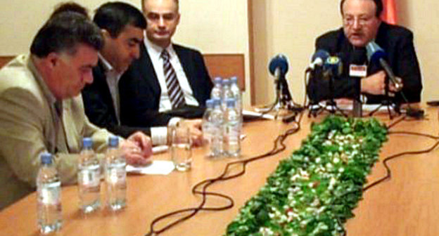 Армения, Ереван, 4 апреля 2012 г. Представители четырех партий объявляют о формировании единого штаба по контролю за выборами. Фото: azatutyun.am (RFE/RL)