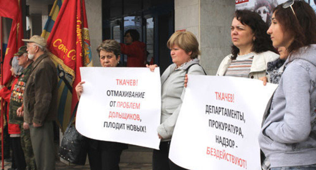 Митинг коммунистов и обманутых дольщиков состоялся сегодня в Краснодаре. 7 апреля 2012 г. Фото Никиты Серебрянникова для "Кавказского узла"