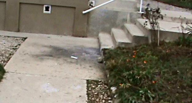 Место взрыва у "Зала Царства" Свидетелей Иеговы в Гаграх.  Фото передано пресс-службой Управленческого центра Свидетелей Иеговы в РФ