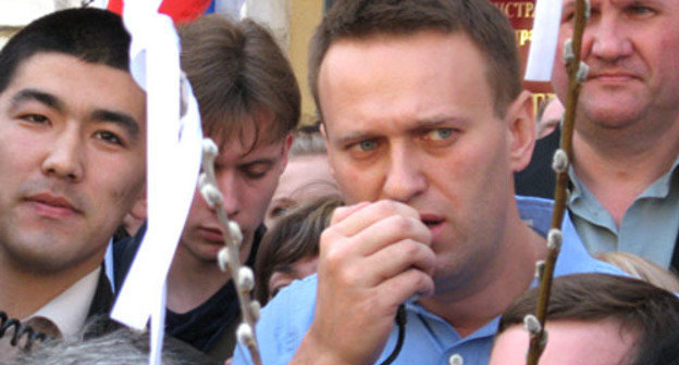 Алексей Навальный выступает перед сторонниками бывшего кандидата на пост мэра Астрахани Олега Шеина. Астрахань, 10 апреля 2012. Фото Вячеслава Ященко для "Кавказского узла"