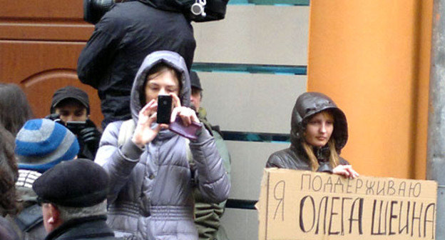 Акция в поддержку голодающих у представительства губернатора Астрахани. Москва,  9 апреля 2012 г. Фото Юлии Буславской для "Кавказского узла"