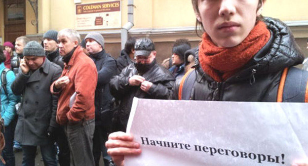 Акция у представительства губернатора Астраханской области в поддержку голодающих. Москва, 9 апреля 2012 г. Фото Юрия Тимофеева, RFE/RL