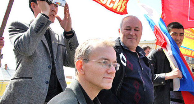 Олег Шеин во время автопробега "За честные выборы". Астрахань, 7 апреля 2012 г. Фото:  Сергей Кожанов, http://sergeykozhanov.livejournal.com
