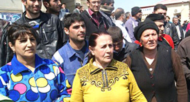 Столкновение жителей Сулу-Тепе  с представителями госнефтекомпании. Азербайджан, 6 апреля 2012 г. Фото: azadliq.info
