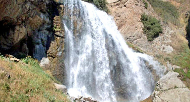 Водопад Трчкан в Армении. Фото: аzatutyun.am, RFE/RL