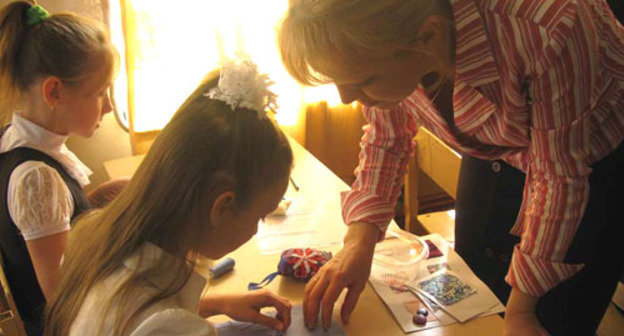 Урок в школе №11 в городе Прохладный. КБР, ноябрь 2010 г. Фото: http://www.school11-kbr.narod.ru