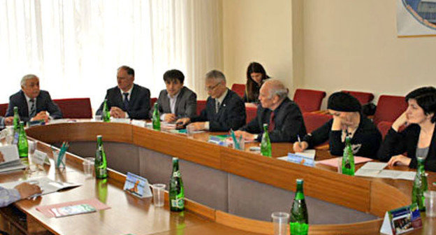 Заседание Общественной палаты РД по вопросам подготовки к I Республиканской конференции НКО «Дагестану мир и согласие». Махачкала, 10 апреля 2012 г. Фото: www.riadagestan.ru