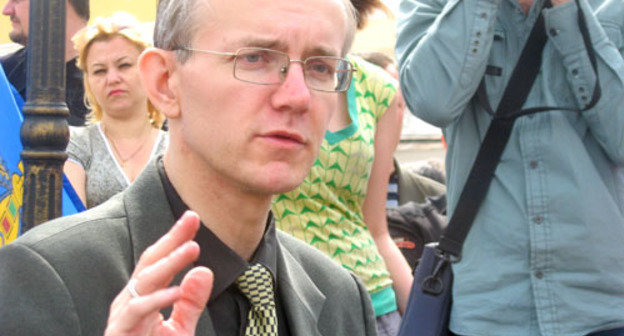 Выступление Олега Шеина перед сторонниками на площади имени Кирова. Астрахань, 12 апреля 2012 г. Фото Вячеслава Ященко для "Кавказского узла"