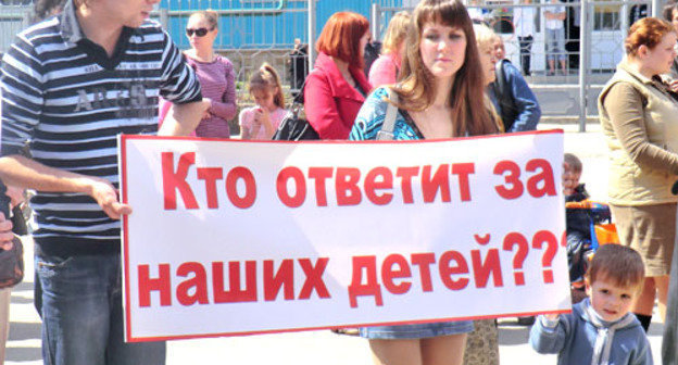 Митинг против врачебных ошибок прошел в Славянске-на-Кубани. Краснодарский край, 14 апреля 2012 г. Фото Натальи Дорохиной для "Кавказского узла"