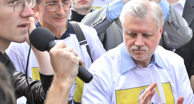 Олег Шеин и Сергей Миронов во время митинга. Астрахань, 14 апреля 2012 г. Фото Ивана Ротанова для "Кавказского узла"