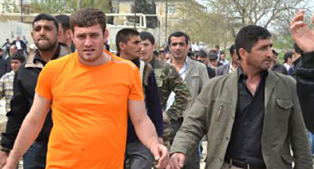 Конфликт между жителями жилого массива Сулу-Тепе и сотрудниками службы безопасности государственной нефтяной компании SOCAR. Баку, Азербайджан, 18 апреля 2012 г. Фото ИА"Туран"