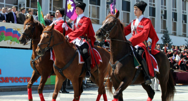 Участники казачьего парада,  посвященного годовщине подписания закона «О реабилитации репрессированных народов». Краснодар, 21 апреля 2012 г. Фото Никиты Серебряникова для "Кавказского узла"
