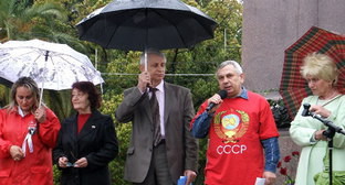 Участники митинга КПРФ в Сочи 22 апреля 2012 г. Фото Светланы Кравченко для "Кавказского узла"