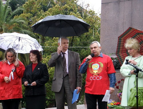 Участники митинга КПРФ в Сочи 22 апреля 2012 г. Фото Светланы Кравченко для "Кавказского узла"
