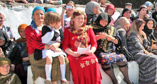 Сход жителей селения Карата. Дагестан, сентябрь 2011. Фото Ахмеднаби Ахмеднабиева для "Кавказского узла"