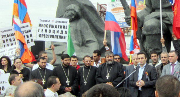 Москва, 24 апреля 2012 г. Митинг, посвященный 97-й годовщине геноцида армян в Османской империи 1915-1922 гг., на площади Краснопресненской заставы. Фото предоставлено общественной организацией "Русско-армянское содружество"