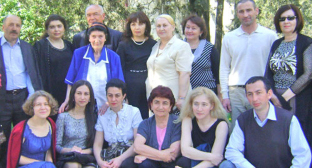 Всероссийское совещание карачаево-балкароведов прошло в Кисловодске. На снимке: участники совещания. 28 апреля 2012 г. Фото Лейлы Гочияевой для "Кавказского узла"