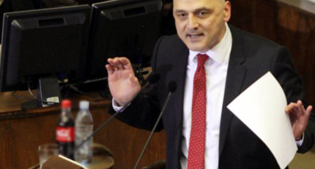 Депутат Джонди Багатурия выступает на заседании парламента Грузии. Фото: InterPressNews