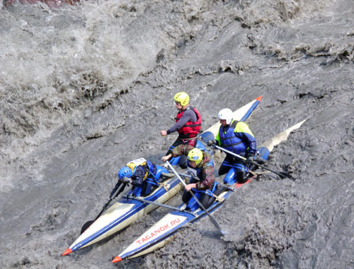 Команда "Ризур" из Рязани победила на Кубке России по рафтингу, который прошел в Майкопском районе Адыгеи. 1 мая 2012 г. Фото Олега Чалого для "Кавказского узла"