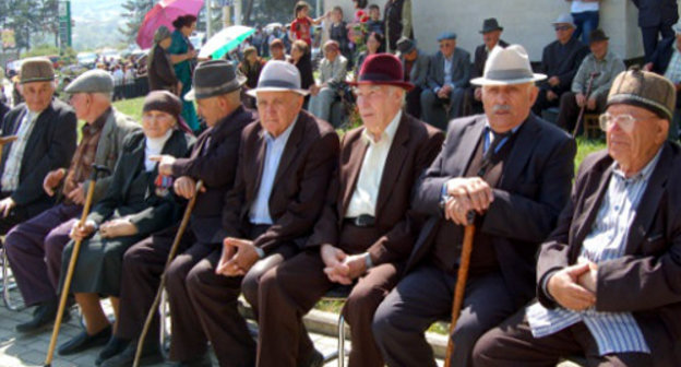 На торжественном мероприятии в День возрождения карачаевского народа. КЧР, Карачаевск, 3 мая 2012 г. Фото: kchr.info