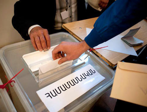 Выборы в Армении. Урна для голосования. 6 мая 2012 г. Фото: Назик Арменакян, ArmeniaNow.com