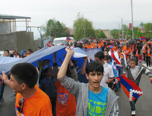 Участники марша в честь 20-летия освобождения Шуши. Нагорный Карабах, Шуша, 7 мая 2012 г. Фото Алвард Григорян для "Кавказского узла"