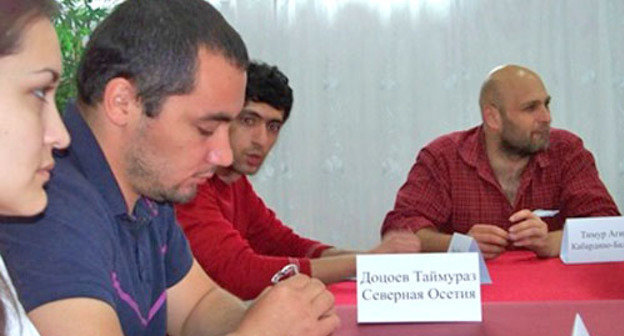 Встреча блогеров в Ингушетии. 5 мая 2012 г.  Фото http://mirtamalh.livejournal.com 