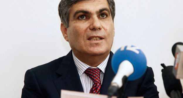 Армения, Ереван. Председатель партии "Республика" Арам Саргсян  заявляет о возможном выходе партии из АНК на пресс-конференции 11 мая 2012 г. Фото: © PanARMENIAN Photo / Hrant Khachatryan