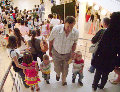 Гости "Ночи музеев" в Северо-Кавказском филиале Государственного музея искусства народов Востока. Адыгея, Майкоп, 19 мая 2012 г. Фото Олега Чалого для "Кавказского узла"
