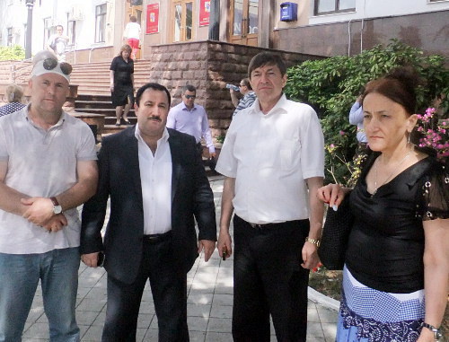 Лидеры дагестанской общины Сочи перед встречей с властями города. 22 мая 2012 г. Фото Светланы Кравченко для "Кавказского узла"