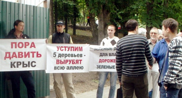 Ставрополь, 22 мая 2012 г. Участники акции против точечной застройки исторического центра, организованной общественным движением "Протестный комитет города Ставрополя". Фото: Екатерина Колычева, "Народная воля"