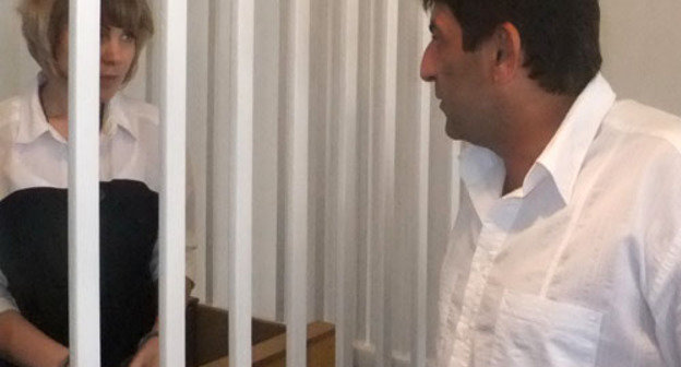 Елена Спасская и ее муж Артур Дашьян после судебного заседания. Сочи, 24 мая 2012 г. Фото Светланы Кравченко для "Кавказского узла" 