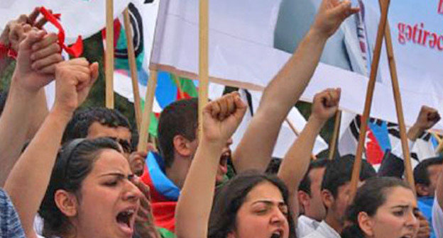 Митинг по случаю Дня республики состоялся в поселке Новханы. Азербайджан, 28 мая 2012 г. Фото ИА Туран