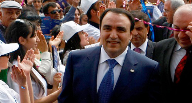 Лидер партии "Оринац Еркир" Артур Багдасарян на предвыборном митинге. Ереван, 7 апреля 2012 г. Фото: © PanARMENIAN Photo / Varo Rafaelyan