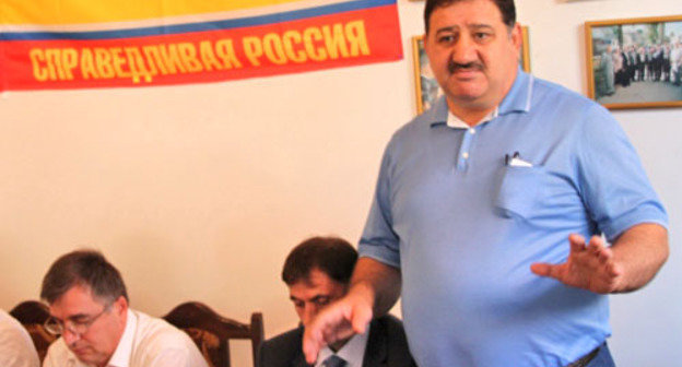 Муртузали Муртузалиев во время конференция регионального отделения партии "Справедливая Россия". Махачкала, 2 июня 2012 г. Фото 
Магомеда Ахмедова для "Кавказского узла"