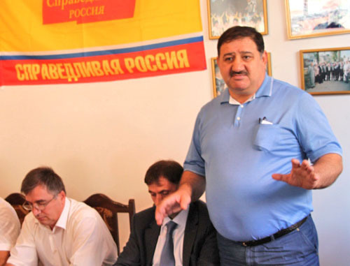 Муртузали Муртузалиев во время конференция регионального отделения партии "Справедливая Россия". Махачкала, 2 июня 2012 г. Фото 
Магомеда Ахмедова для "Кавказского узла"