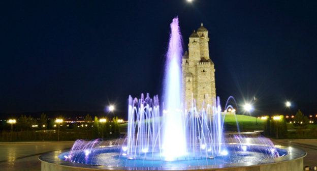 "Аллея Славы" и мемориал жертвам сталинских репрессий в Назрани. 3 июня 2012 г. Фото Беслана Бекова, sunja-edu.livejournal.com
 