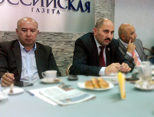 Встреча руководителей СМИ Армении и Азербайджана в офисе "Российской газеты". Слева направо: Ильгар Гусейнов, Азер Хасрет, Тофиг Аббасов. Москва, 4 июня 2012 г. Фото: Самвел Мартиросян