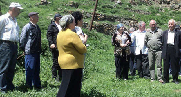 Собрание членов товарищества "Шыкы". Кабардино-Балкария, Черекский район, 3 июня 2012 г. Фото Луизы Оразаевой для "Кавказского узла"